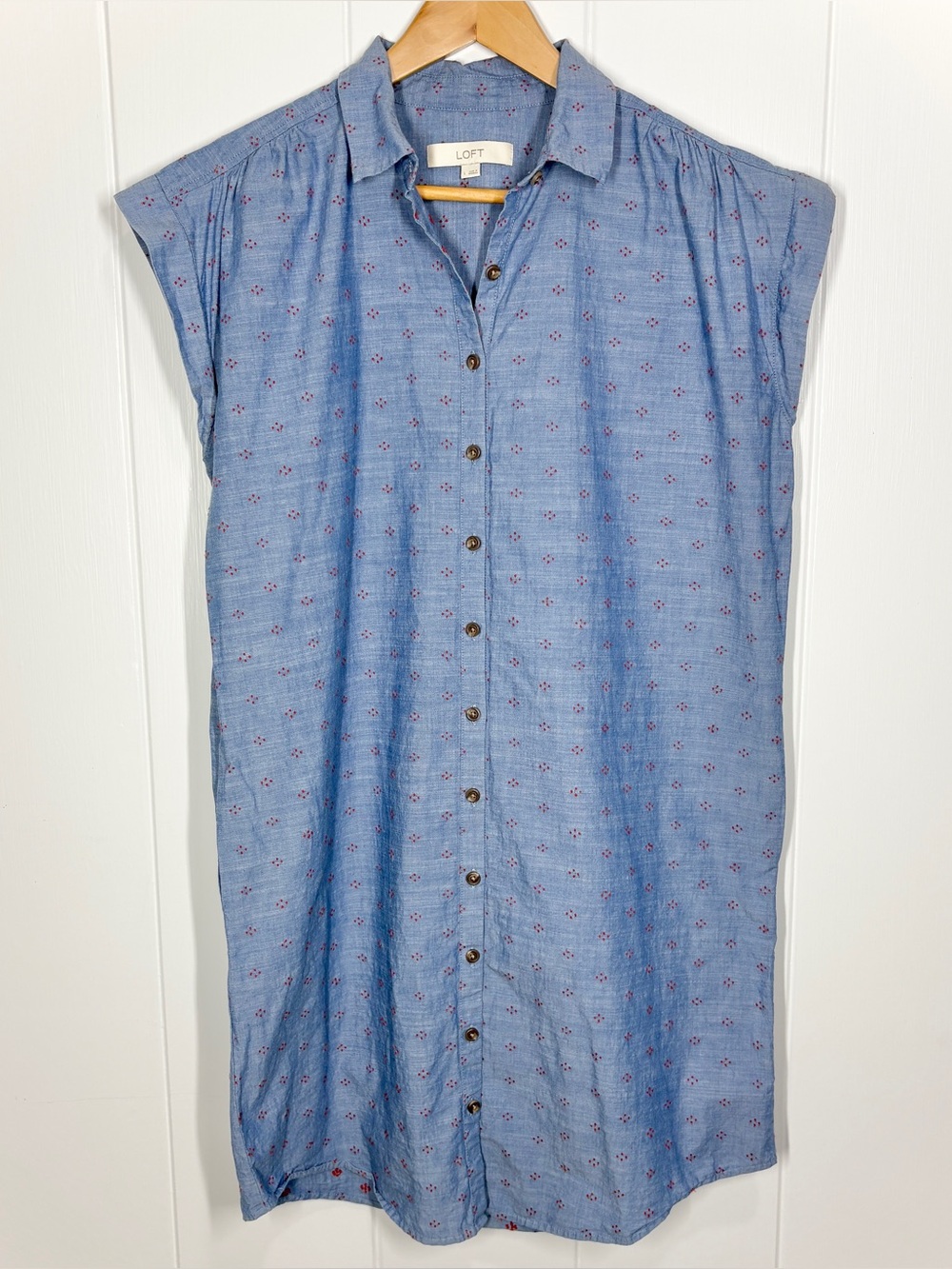 Loft Chambray Shift Dress Size Large Blue Red Cap Sleeves Button Down
